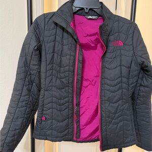 The North Face Women's Quilted Black and Magenta Jacket
